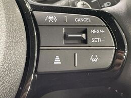 【アダプティブクルーズコントロール】高速道路での長距離走行が楽に！！自動で速度を保つクルーズコントロールが、衝突軽減システムと連携し、前方の車両を感知して車間を保つように速度調節してくれます！！