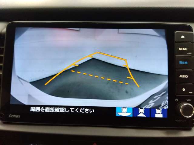 バックギアに入れるだけで自動でリヤカメラに切り替わります！車庫入れやバックが苦手な方にオススメ！