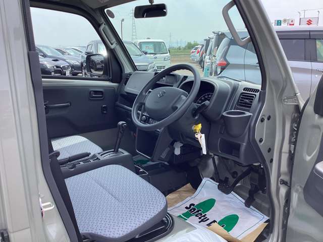 それぞれの分野のプロがお車の悩みや疑問に親身になって対応させていただきます。