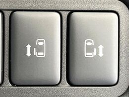 【両側パワースライドドア】スマートキーや運転席のスイッチで後席両側スライドドアの開閉が可能♪電動だから力を入れてドアを開ける必要が無く、小さなお子様でも簡単に開け閉めでき快適です♪