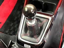 【フロア6速MT】走りの6速MT！！スポーティーな走行をお楽しみいただけます♪