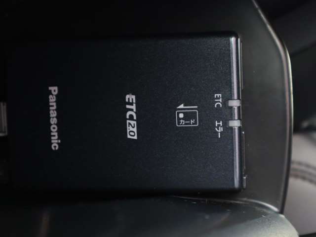 従来の料金収受の自動化に加え、リアルタイムの渋滞情報をもとに迂回ルートを提案・有料道路の利用がおトクになる等、多彩な情報サービスを提供してくれます。(※支払総額にセットアップ費用は含まれておりません）