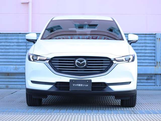 フォワードセンシングカメラを使用することにより夜間走行時に前方車や対向車の状況を判断し、ヘッドランプの照射範囲、照射部分や明るさを自動的に変化させるアダプティブLEDヘッドライトを採用しております。