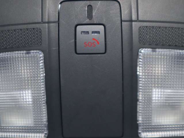 エアバッグ作動時や後突時、もしくは車内のSOSボタンを押した際に緊急通報オペレーターに連携し、救急・警察を手配します。更にオペレーターにも連携、お客様のご要望に応じてロードサービスの手配を行います。