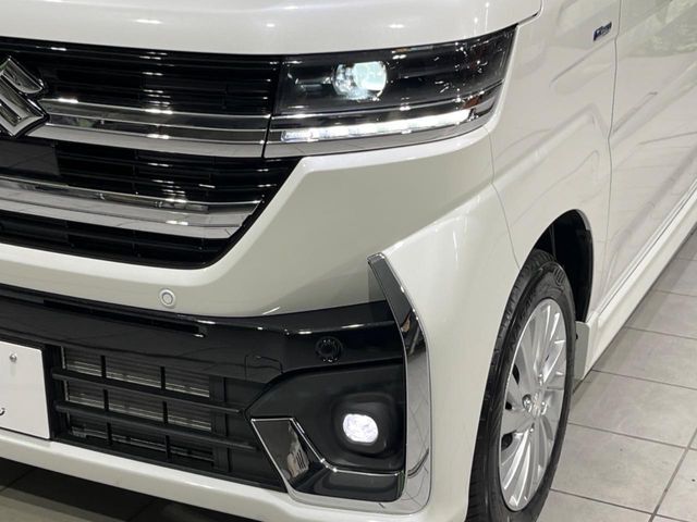 【LEDヘッドライト】悪天候や夜間走行時も良好な視界を確保し安心して運転できる高輝度LEDヘッドライトを装備！点灯速度が早く、消費電力も抑えられています。
