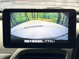 【バックカメラ】駐車時に後方がリアルタイム映像で確認できます。大型商業施設や立体駐車場での駐車時や、夜間のバック時に大活躍！運転スキルに関わらず、今や必須となった装備のひとつです！