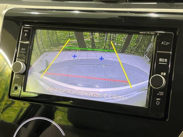 【バックカメラ】駐車時に後方がリアルタイム映像で確認できます。大型商業施設や立体駐車場での駐車時や、夜間のバック時に大活躍！運転スキルに関わらず、今や必須となった装備のひとつです！