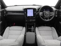 Google搭載/ETC2.0/360度カメラのフルセット搭載。9インチ・タッチスクリーン式センターディスプレイと、モード選択式の12.3インチデジタル液晶ドライバー・ディスプレイを装備。