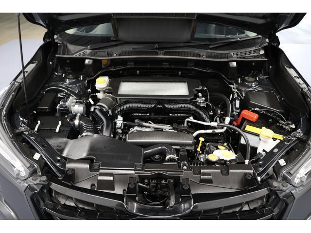 スバル伝統の水平対向エンジンを搭載。重心が低いので路面にぴたっと吸い付くような安定した走りを楽しめます。