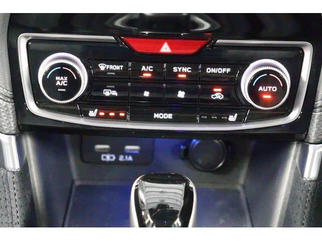 空調は運転席側、助手席側それぞれで温度調整ができるフルオートエアコン。