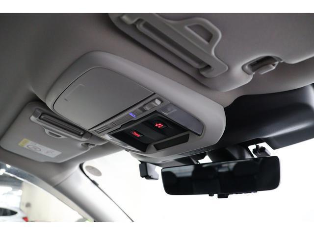 アイサイトはステレオカメラで前方を認識。万一の際の衝突回避、車線逸脱のお知らせ、全車速追従クルーズコントロールなど、色々なことができる運転支援システムです。