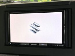 【ナビゲーション】目的地までしっかり案内してくれる使いやすいナビ。Bluetooth接続すればお持ちのスマホやMP3プレイヤーの音楽を再生可能！毎日の運転がさらに楽しくなります！！