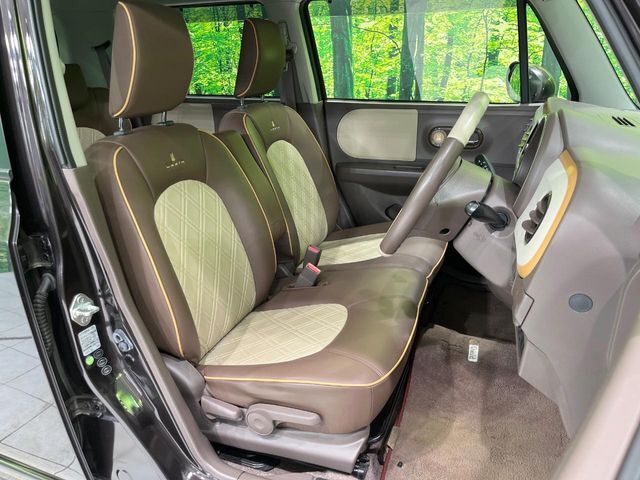 運転席シート廻りは使用感も少なく、良好な状態となっています。丁寧に使われていたことがよくわかりますね。