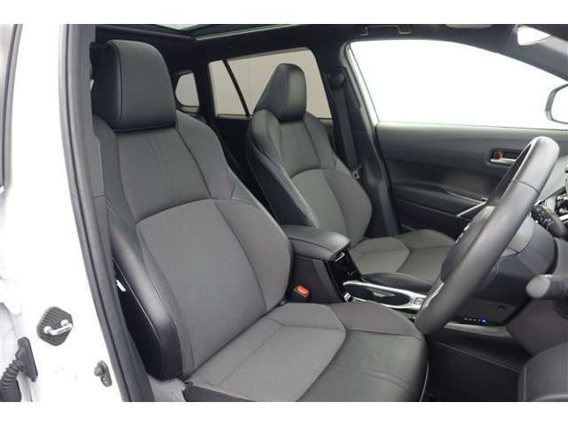 しっかりとしていて上質な座り心地のシートです。　座り心地も良くて長時間の運転も快適ですよ。　肌触りの良いシートが評判です。