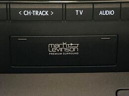 【マークレビンソンサウンドシステム】メーカーオプションの高品位サウンドシステムを搭載。専用のチューニングが施された大小様々なスピーカーから良質なサウンドが奏でられ、臨場感あふれる音響空間を演出します。