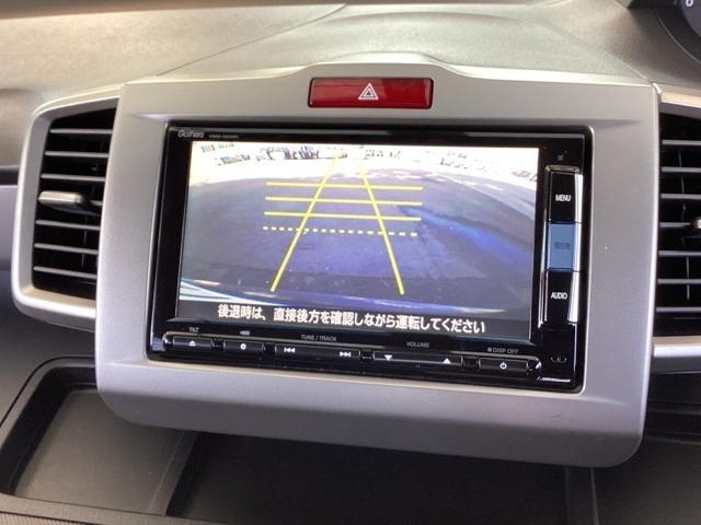 バックも安心のバックカメラ付いています。バックカメラがあると、いつでも安全にバックできますね。死角も減ります。