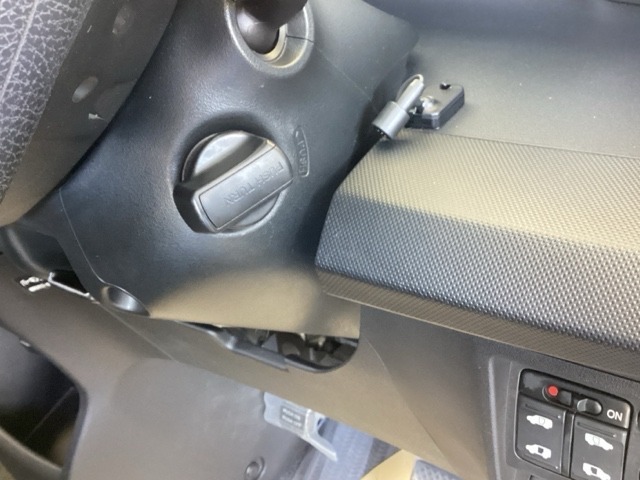 スマートキーシステム搭載ですので、ハンドル横のスイッチノブを回せば、エンジンスタート！