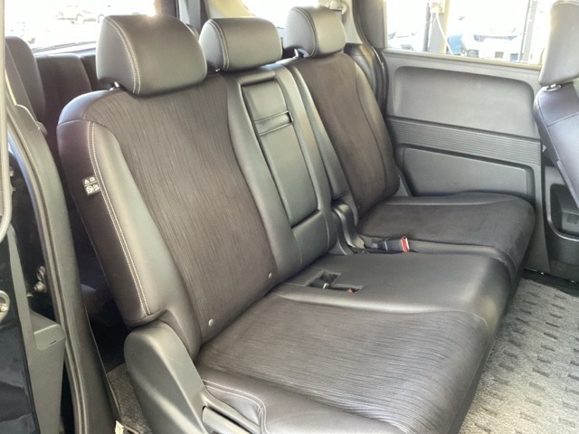 フラットな床と膝回りや頭上スペースなど十分な広さがあります。