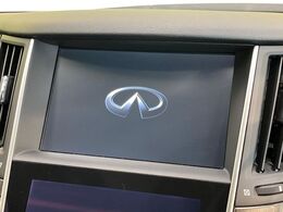 【メーカー純正ナビ】インテリアに溶け込むスタイリッシュな「専用設計」メーカーナビを装備♪視認性や操作性など基本性能にも優れ、より上質なカーライフをお楽しみいただけます。