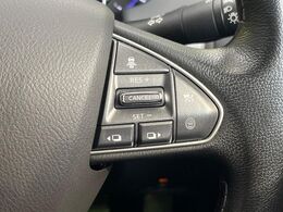 【エマージェンシーブレーキ】走行中に前方の車両等を認識し、衝突しそうな時は警報とブレーキで衝突回避と被害軽減をアシスト。より安全にドライブをお楽しみいただけます。