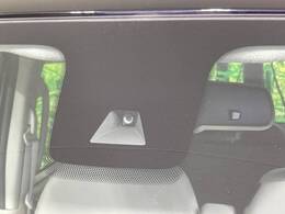 【エマージェンシーブレーキ】走行中に前方の車両等を認識し、衝突しそうな時は警報とブレーキで衝突回避と被害軽減をアシスト。より安全にドライブをお楽しみいただけます。