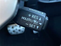 【レーダークルーズコントロール（全車速追従機能付】ミリ波レーダーと単眼カメラで先行車を認識し、車速に応じた車間距離を保ちながら追従走行を支援します。