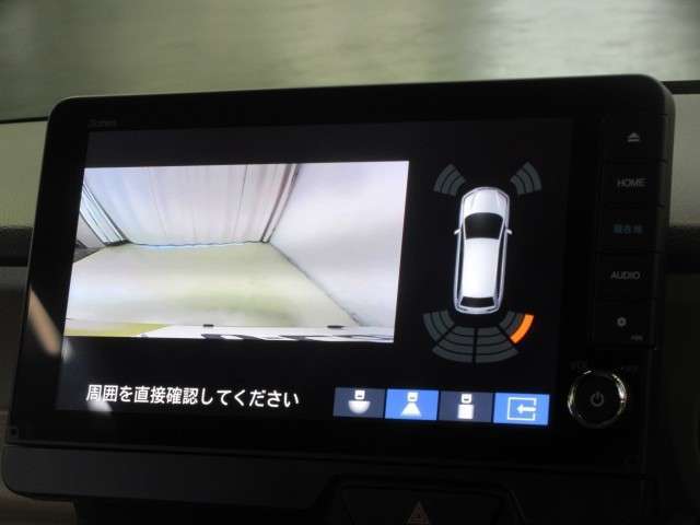 バックでの車庫入れは「バックモニター」がサポートいたします。