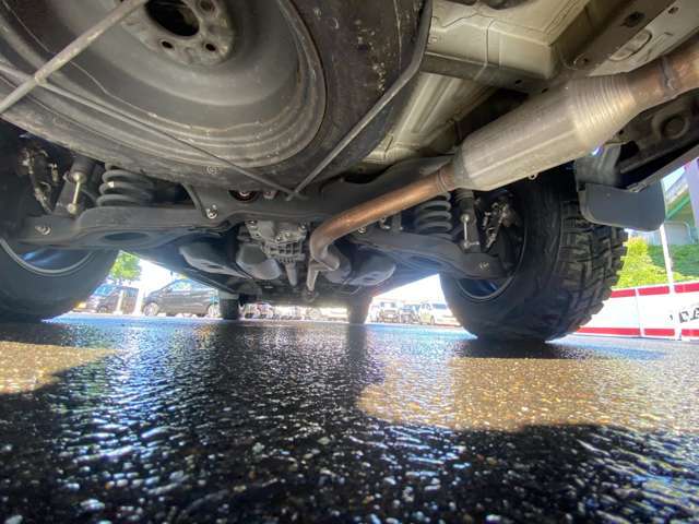 下廻りのサビ止め加工、防錆ハードワックスもご用意してあります！！通常のものよりも厚い塗装で下廻りをしっかりガード！当店で人気のオプションです♪融雪剤などの塩害対策に！！