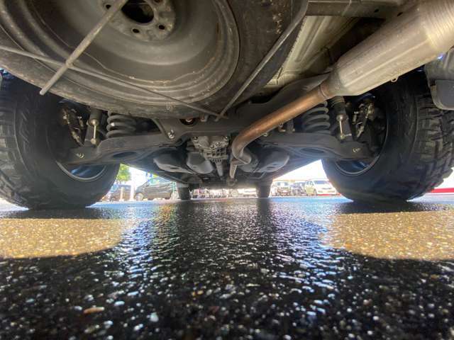 下廻りのサビ止め加工、防錆ハードワックスもご用意してあります！！通常のものよりも厚い塗装で下廻りをしっかりガード！当店で人気のオプションです♪融雪剤などの塩害対策に！！