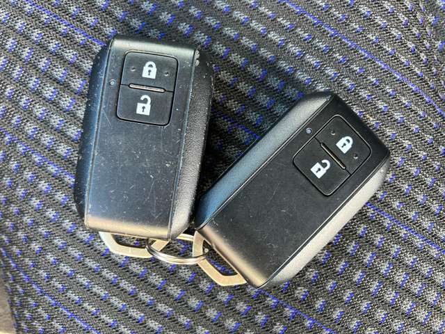 スマートキー2個あります。