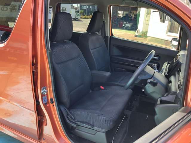 自社整備工場併設！　納車整備からアフターフォローまでお任せください。 車検や定期点検、オイル交換はもちろん、ナビやドラレコ、バックカメラ、ETC等の取り付けも当店にお任せください。