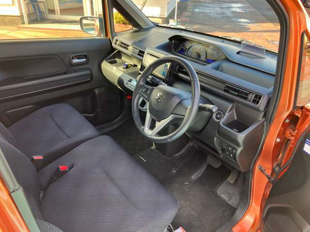 納車整備につきましては、国家資格を持つ、経験豊富な自動車整備士が、納車点検を実施し、不具合箇所を整備した上で納車させていただきます。