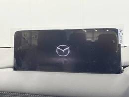 【メーカー純正ナビ】インテリアに溶け込むスタイリッシュな「専用設計」メーカーナビを装備♪視認性や操作性など基本性能にも優れ、より上質なカーライフをお楽しみいただけます。