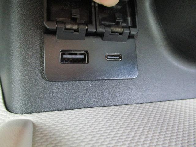 充電用のUSBソケットもございます