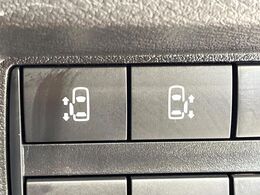 【両側パワースライドドア】スマートキーや運転席のスイッチで後席両側スライドドアの開閉が可能♪電動だから力を入れてドアを開ける必要が無く、小さなお子様でも簡単に開け閉めでき快適です♪