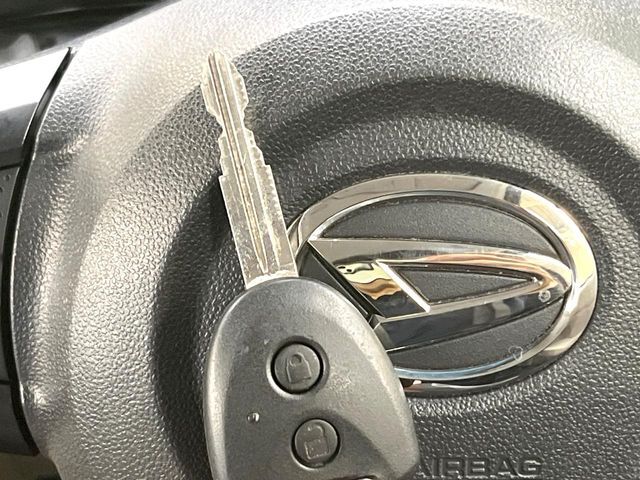 【キーレス】少し離れた場所からでもボタン一つでドアの開錠・施錠ができるのでとっても便利！ドアの鍵穴周りに傷をつけることもありません♪
