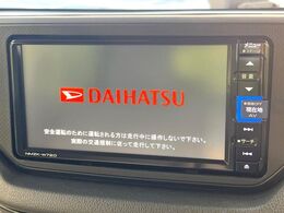 【純正ナビ】人気の純正ナビを装備しております。ナビの使いやすさはもちろん、オーディオ機能も充実！キャンプや旅行はもちろん、通勤や買い物など普段のドライブも楽しくなるはず♪