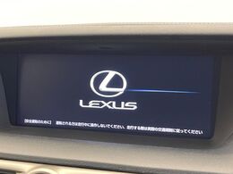 【メーカー純正ナビ】インテリアに溶け込むスタイリッシュな「専用設計」メーカーナビを装備♪視認性や操作性など基本性能にも優れ、より上質なカーライフをお楽しみいただけます。