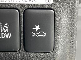 【三菱e-Assist】走行中に前方の車両等を認識し、衝突しそうな時は警報とブレーキで衝突回避と被害軽減をアシスト。より安全にドライブをお楽しみいただけます。