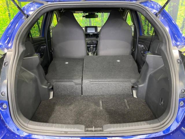 普段のお買い物や通勤、送迎等に十分な荷室スペースを確保しております。セカンドシートを倒すと、大きな荷物の積載も可能です♪