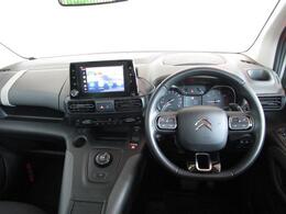 運転席はこんな感じです！