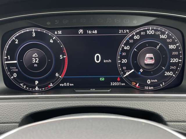 LIBERALAは、輸入車選びの新たなスタイルを提案するインポート・セレクト・ブランドです。オーナー様となる方がクルマから直接感じる感性を第一にした、最良の一台との出会いをコーディネートいたします。