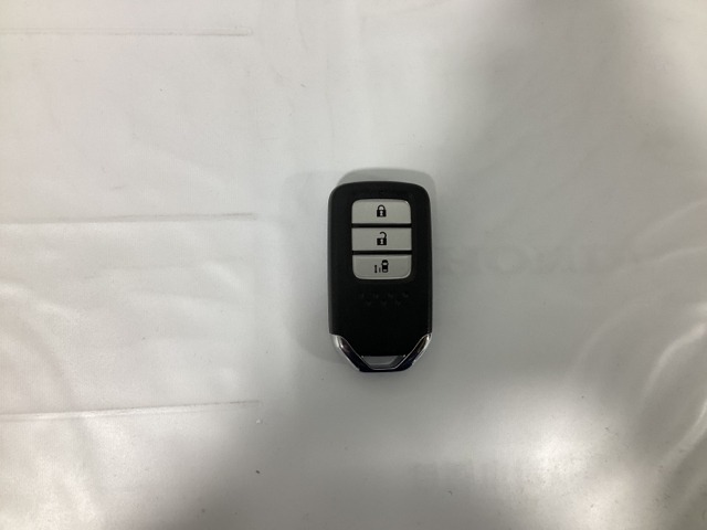 スマートキー付きですからドアロックの開閉およびエンジンスタートが楽々です。電動スライドドアの開け閉めもボタンで操作できます。