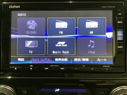 ナビゲーションはフルセグTV、インターナビ対応のGathers純正メモリーナビを搭載しています。Bluetoothオーディオ機能がありますので、スマートフォンなどの音楽も再生できます。