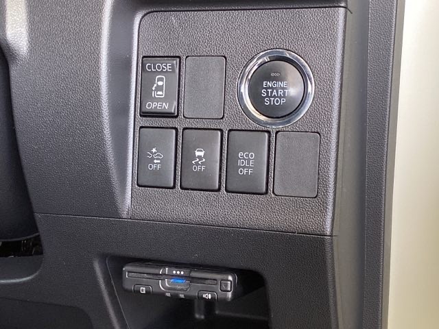 運転席から操作しやすい各種スイッチ