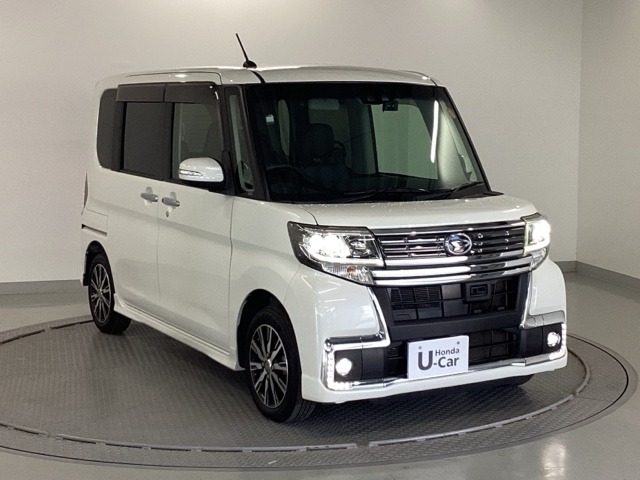 大きく開くスライドドアで狭い場所でも隣を気にすることなく楽に乗り降りできます