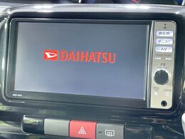 【メーカー純正ナビ】インテリアに溶け込むスタイリッシュな「専用設計」メーカーナビを装備♪視認性や操作性など基本性能にも優れ、より上質なカーライフをお楽しみいただけます。