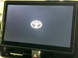 【10.5インチナビ】高級感とインパクトのある大画面ナビを装備。各種オーディオ操作はもちろん、スマホ連携もできる利便性の高いナビです♪