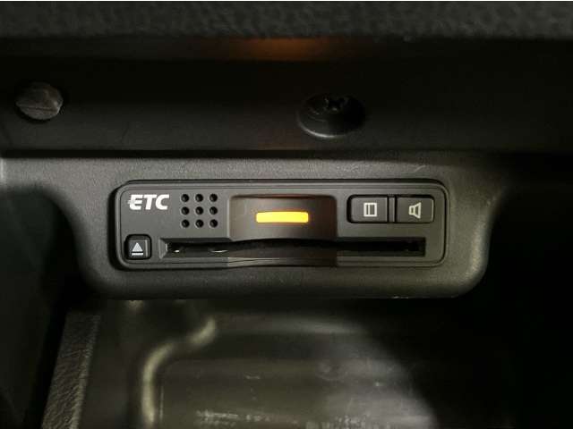 【ETC】便利なETC車載器も装備！高速道路の料金所もスムーズに通過できます。今や必須の装備ですね！お客様用にセットアップをしてのお渡しとなります！