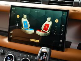 前席に3段階で強弱の調節が可能なシートヒーター＆クーラー装備！後席はシートヒーター搭載。快適に過ごせます。季節を問わずに快適に過ごせるポイントの高い装備と言えます！快適なドライブをお楽しみください♪